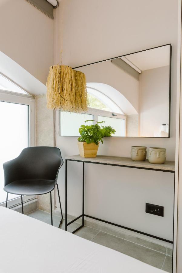 Manolis Loft Apartment, Rhodes Town Родос Экстерьер фото