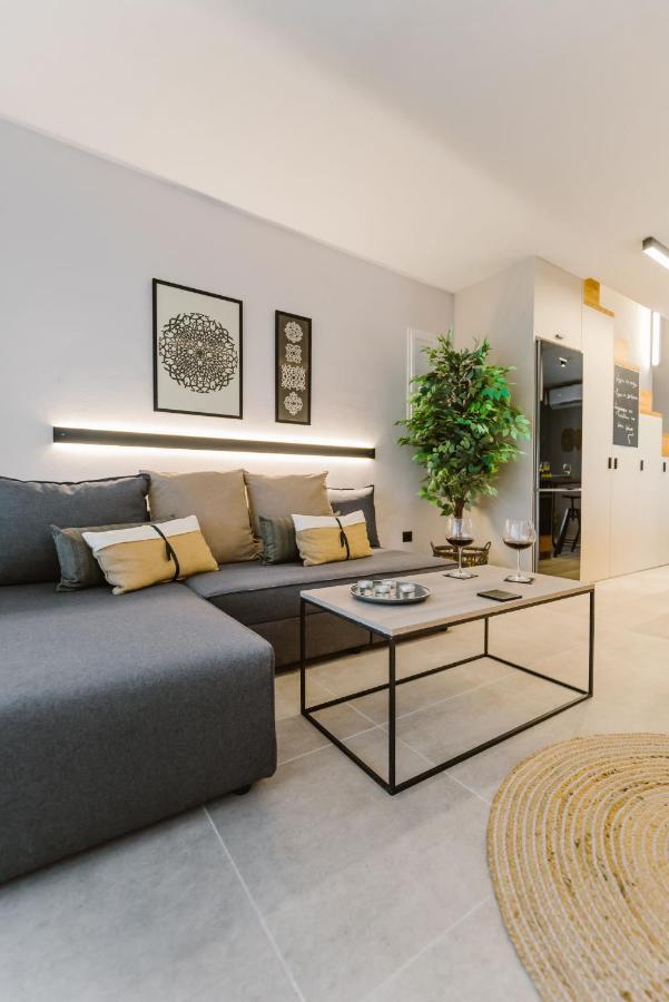 Manolis Loft Apartment, Rhodes Town Родос Экстерьер фото